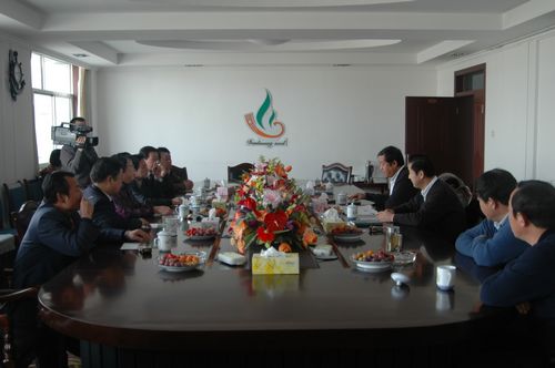 瓜州縣、金塔縣領(lǐng)導(dǎo)來(lái)公司慰問(wèn)